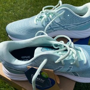 ASICS NWT GEL EXCITE 9 Women's size 11.5